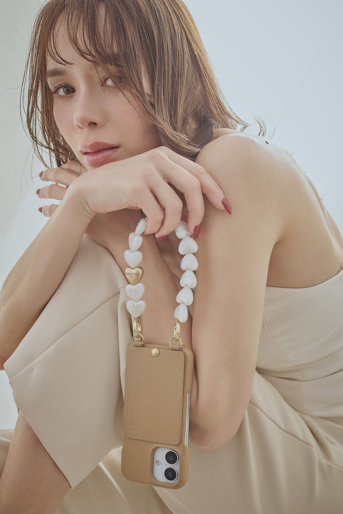 LOUVINI ハンドストラップPETIT CUORE　WHITE PEARLS ハンドストラップ PETIT CUORE WHITE PEARLS – R deco interiors