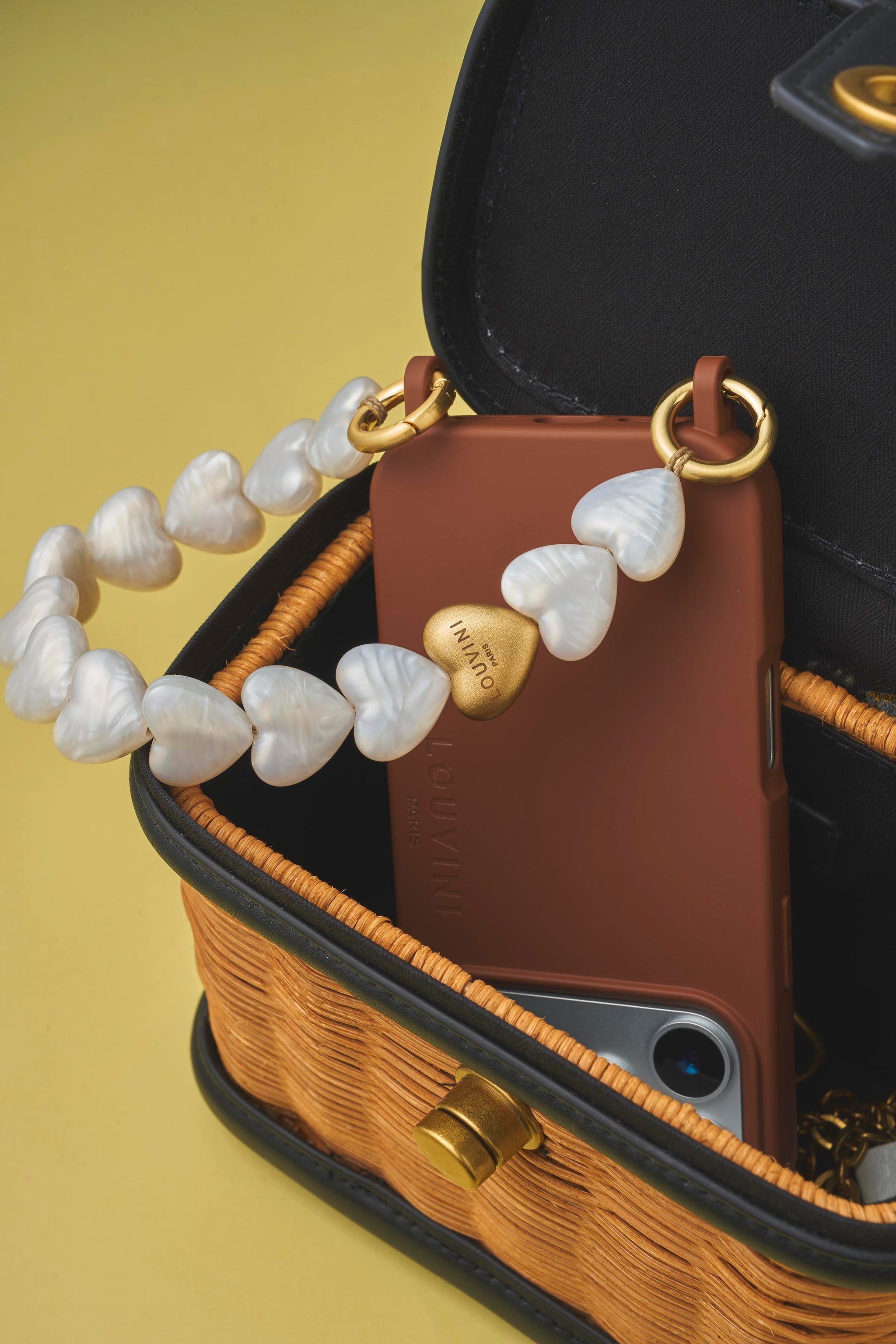 予約販売（8月上旬入荷）ハンドストラップ PETIT CUORE WHITE PEARLS