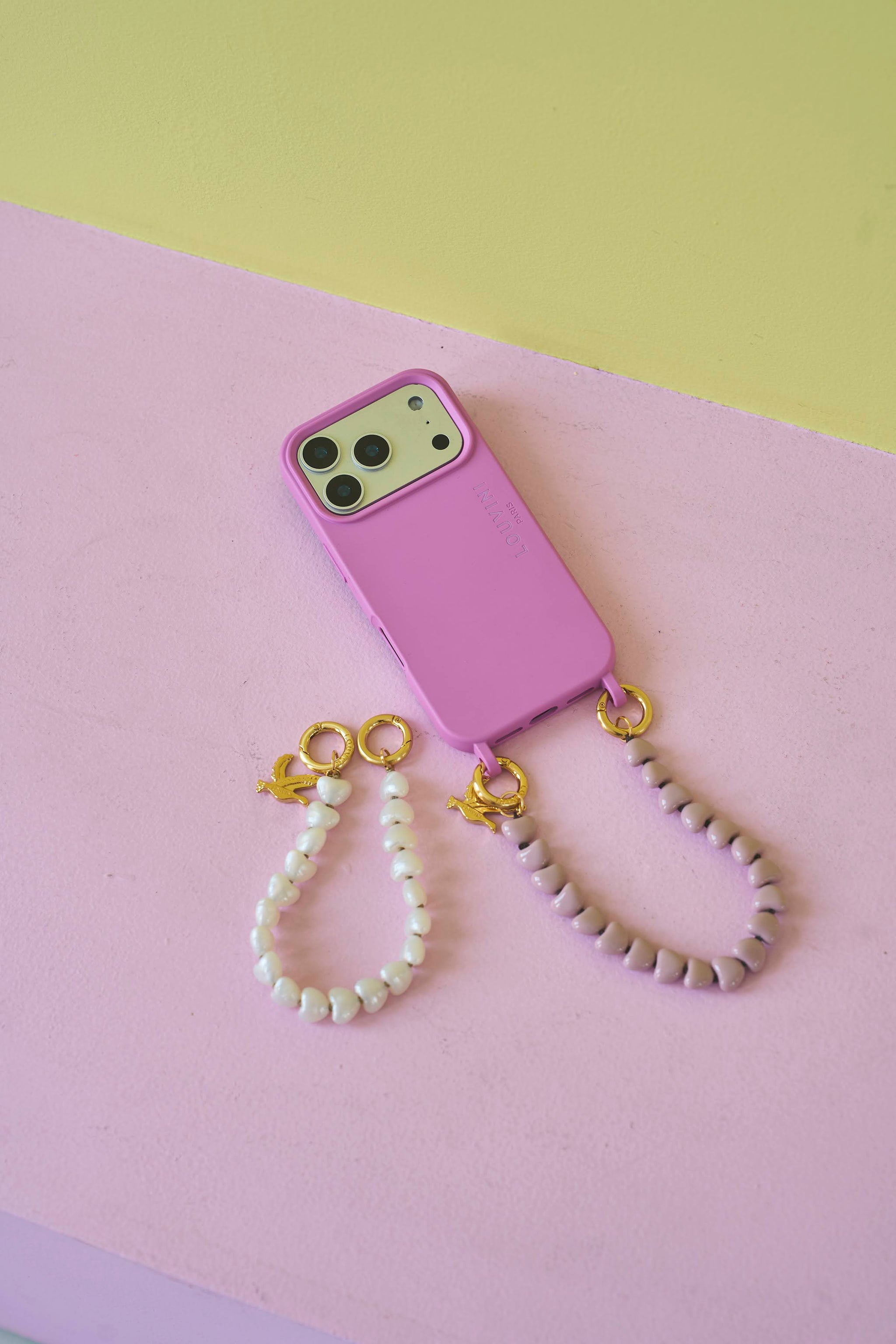 LOUVINI PARIS ハンドストラップ TINY HEART PINK ハンドストラップ TINY HEART WHITE PEARL – R deco interiors