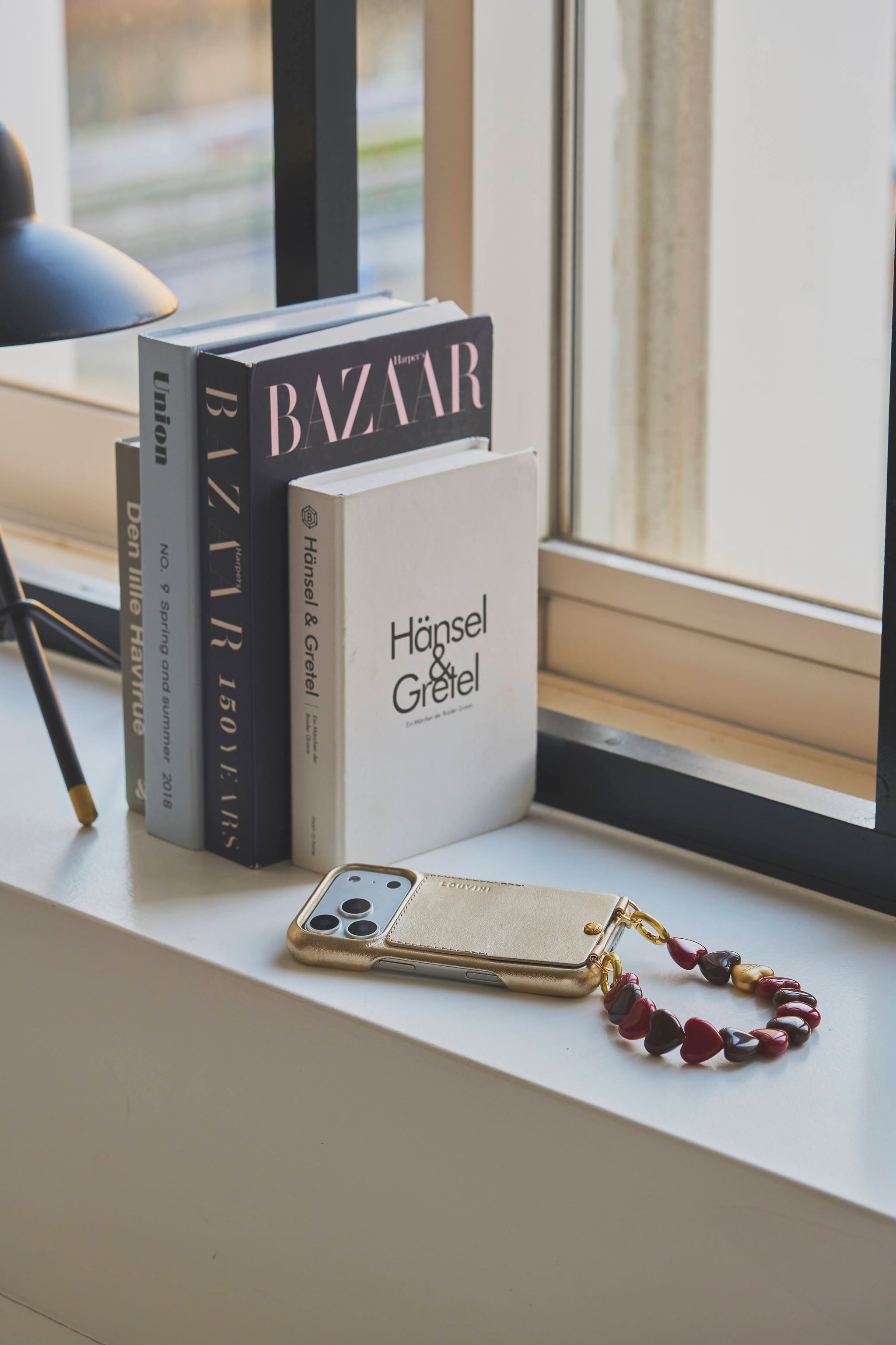 LOUVINI ハンドストラップ PETIT CUORE BLACK NAVY LOUVINI】 ハンドストラップ PETIT CUORE BLACK-NAVY – R deco interiors