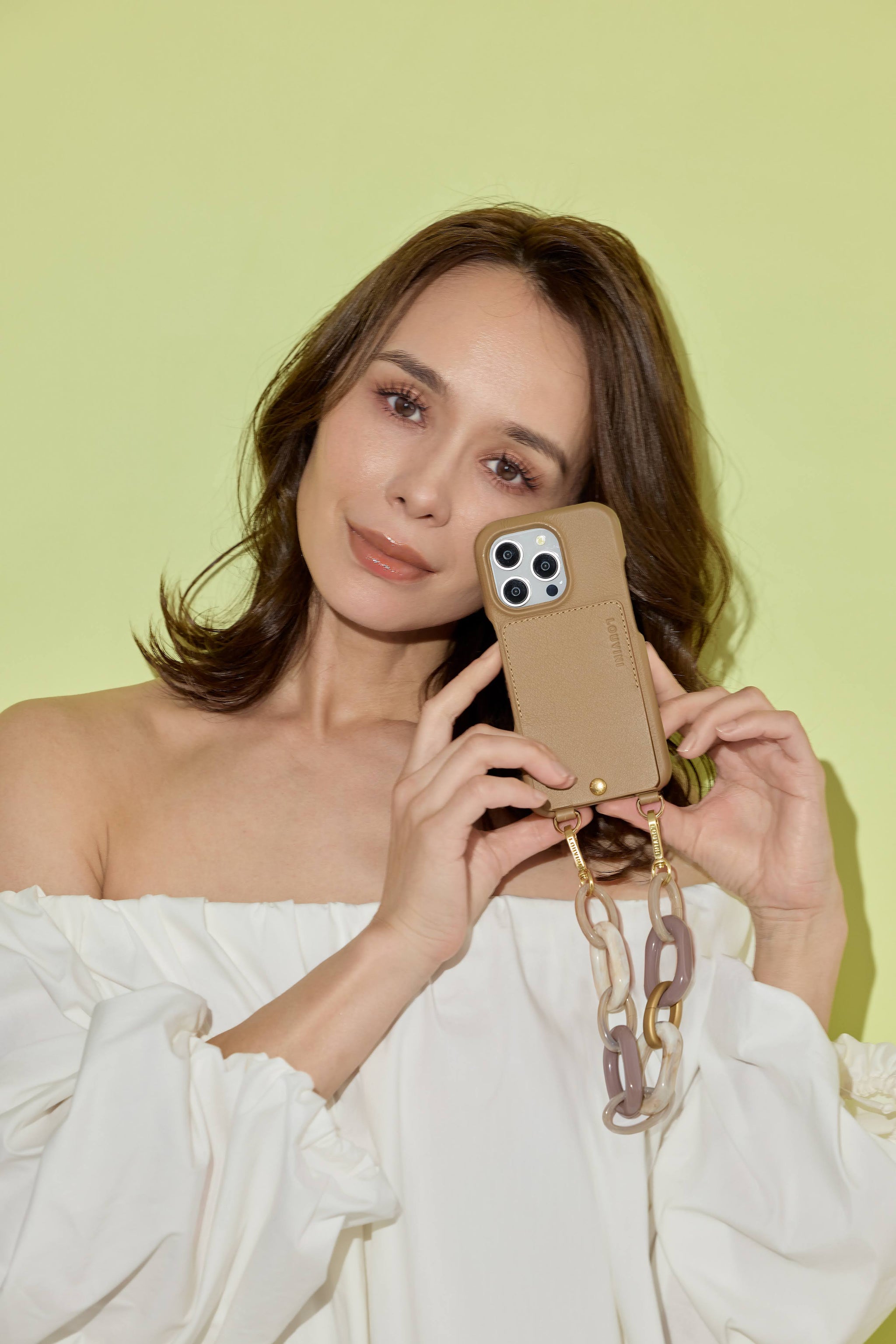 ケース】LOU / CAMEL / iPhone16e – R deco interiors