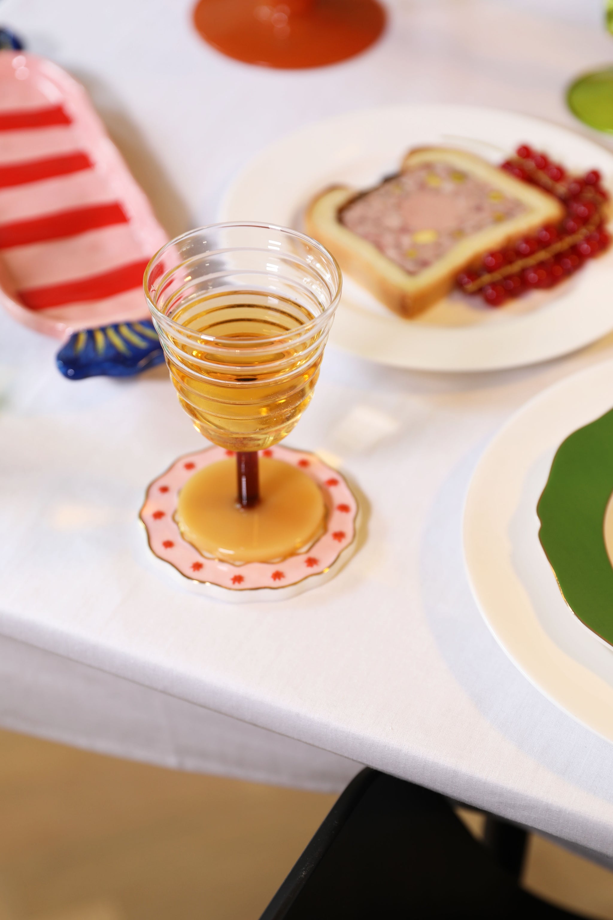 アンティークグラス　オペーク（乳白色）ツイストステム　ゴブレット　R1541ダI k-5832-ZX-0.jpg